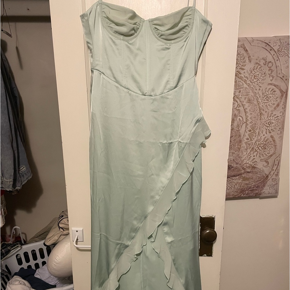 White fox dress size medium brand new with tags